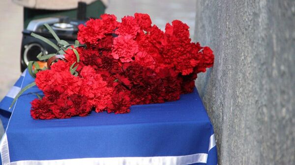 В Феодосии открыли памятную доску Виктору Погорелову на фасаде школы №17