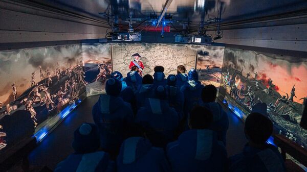 В Артек прибыл мультимедийный автопоезд Россия – моя история