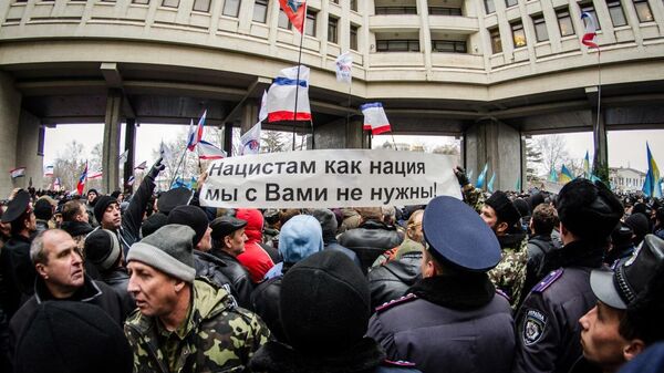 26 февраля 2014 года. Митинг под стенами Верховного Совета Крыма