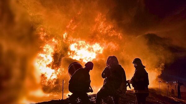 Пожар на промышленном объекте в Киеве Пожар на промышленном объекте в Киеве
