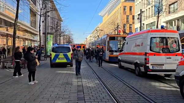 Место наезда автомобиля на толпу в Мангейме, Германия