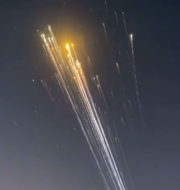 Горящие обломки Starship после неудачного запуска 
