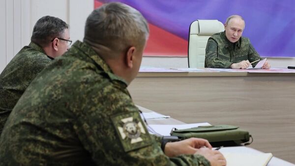 Президент Владимир Путин провел совещание на одном из пунктов управления курской группировкой Президент Владимир Путин провел совещание на одном из пунктов управления курской группировкой