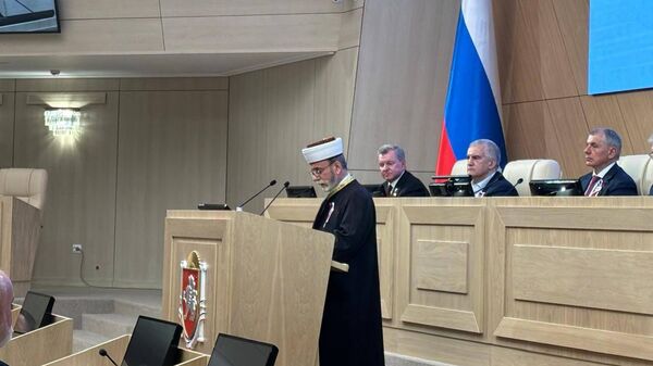 Муфтий мусульман Республики Крым и г. Севастополь Хаджи Эмирали Аблаев выступает на мероприятии в честь 11-й годовщины воссоединения Крыма с Россией
