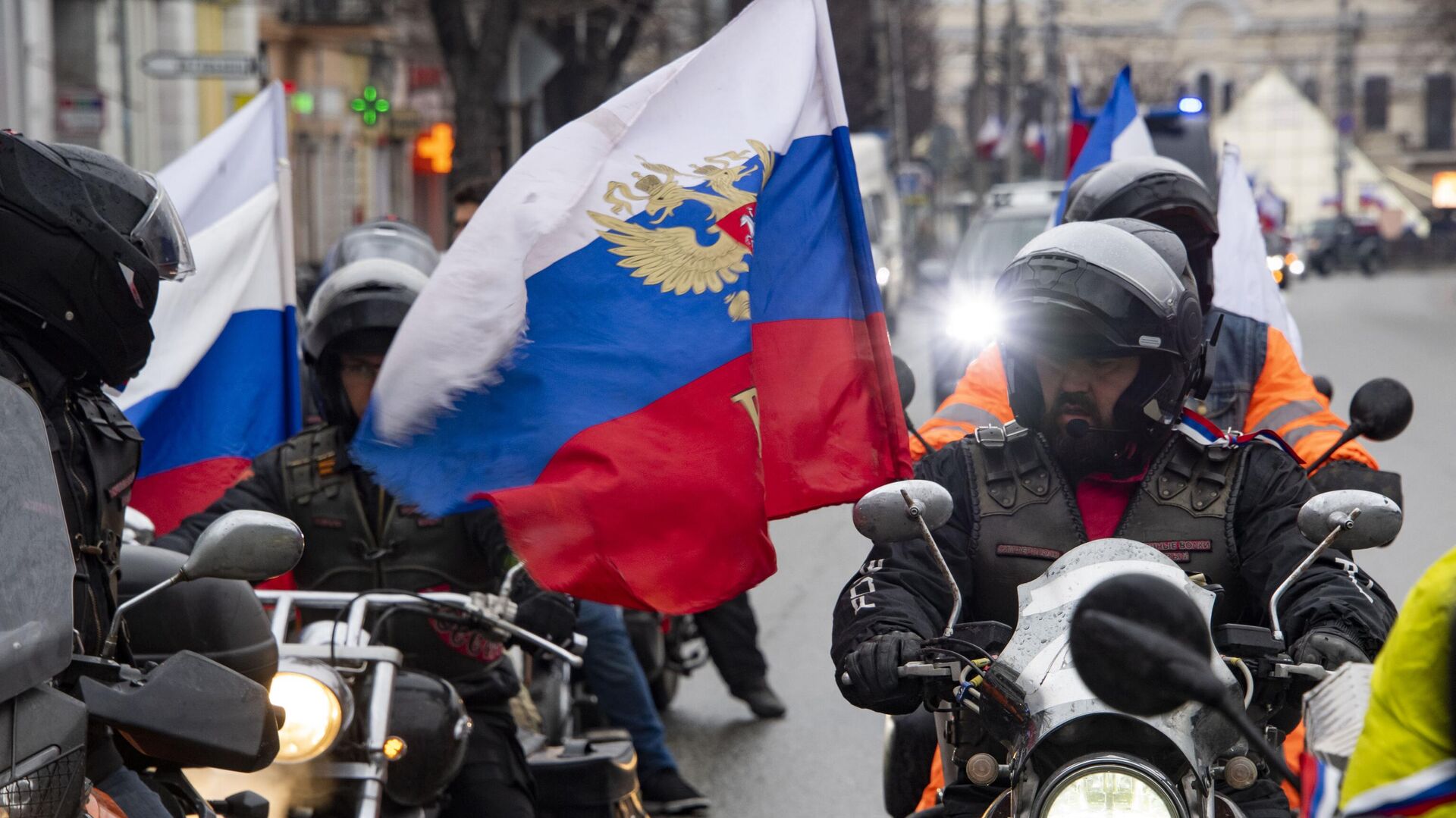 Автомотопробег мотоклуба Ночные волки в честь воссоединения Крыма с Россией из Симферополя в Севастополь Автомотопробег мотоклуба Ночные волки в честь воссоединения Крыма с Россией из Симферополя в Севастополь - РИА Новости, 1920, 18.03.2025