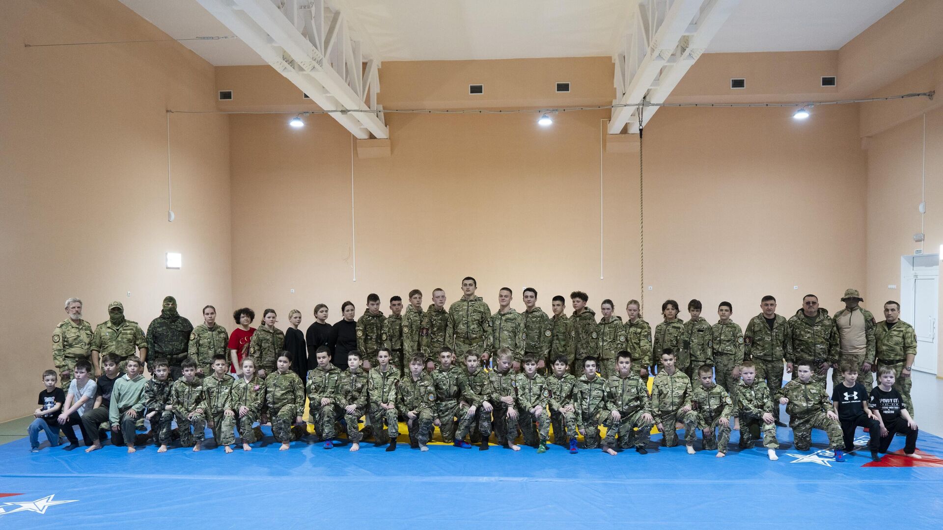 В Симферополе разведчики организовали военно-патриотический клуб Грифон для детей - РИА Новости, 1920, 23.03.2025