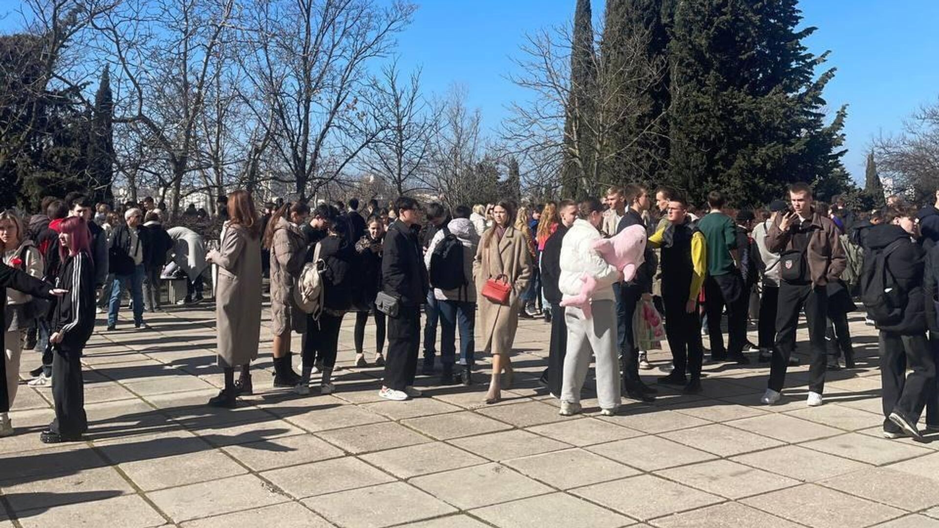 В Севастополе эвакуировали главный корпус университета из-за сообщений о минировании - РИА Новости, 1920, 24.03.2025