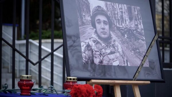 Стихийный мемориал в память о погибшем журналисте Александре Федорчаке