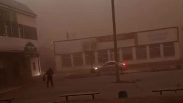 Штормовой ветер сорвал крышу здания