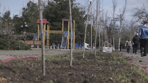 Тополя Победы высадили в Керчи в годовщину освобождения города Тополя Победы высадили в Керчи в годовщину освобождения города