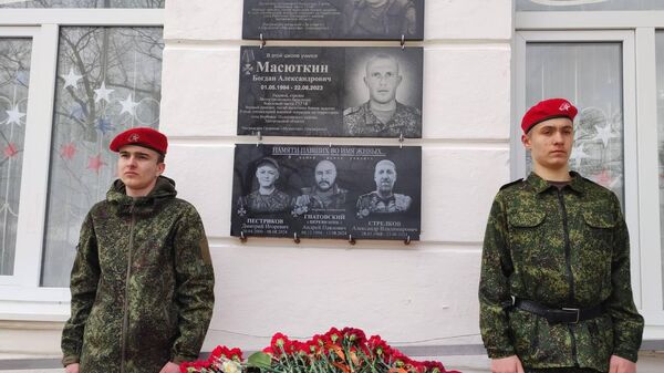 В джанкойской школе № 4 открыли мемориальные доски в честь погибших бойцов СВО