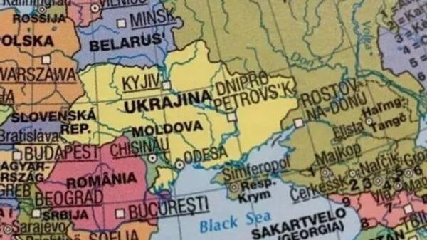 Карта с российским Крымом в итальянском учебнике по географии