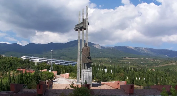 Памятник Ленину Памятник Ленину