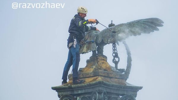 Промышленные альпинисты привели в порядок памятник затопленным кораблям в Севастополе Промышленные альпинисты привели в порядок памятник затопленным кораблям в Севастополе