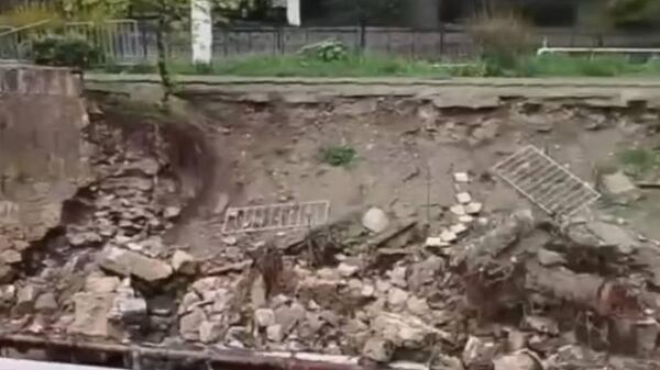 Обрушение части подпорной стены в Ялте