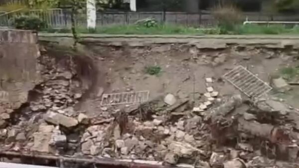 Обрушение части подпорной стены в Ялте