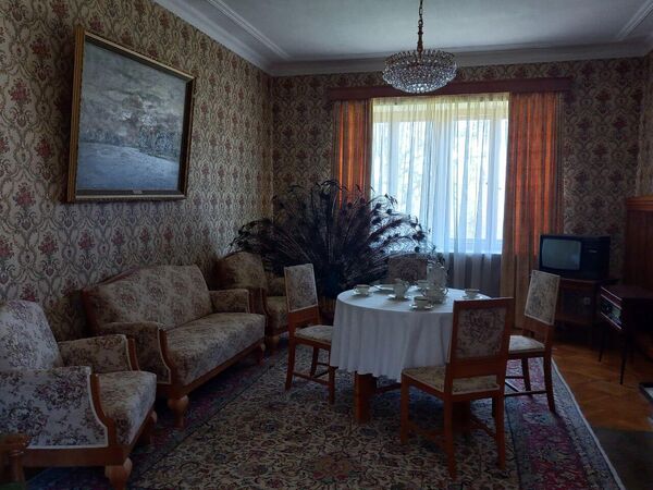 Чайная комната в охотничьем домике Дубрава в нацпарке Крымский Чайная комната в охотничьем домике Дубрава в нацпарке Крымский