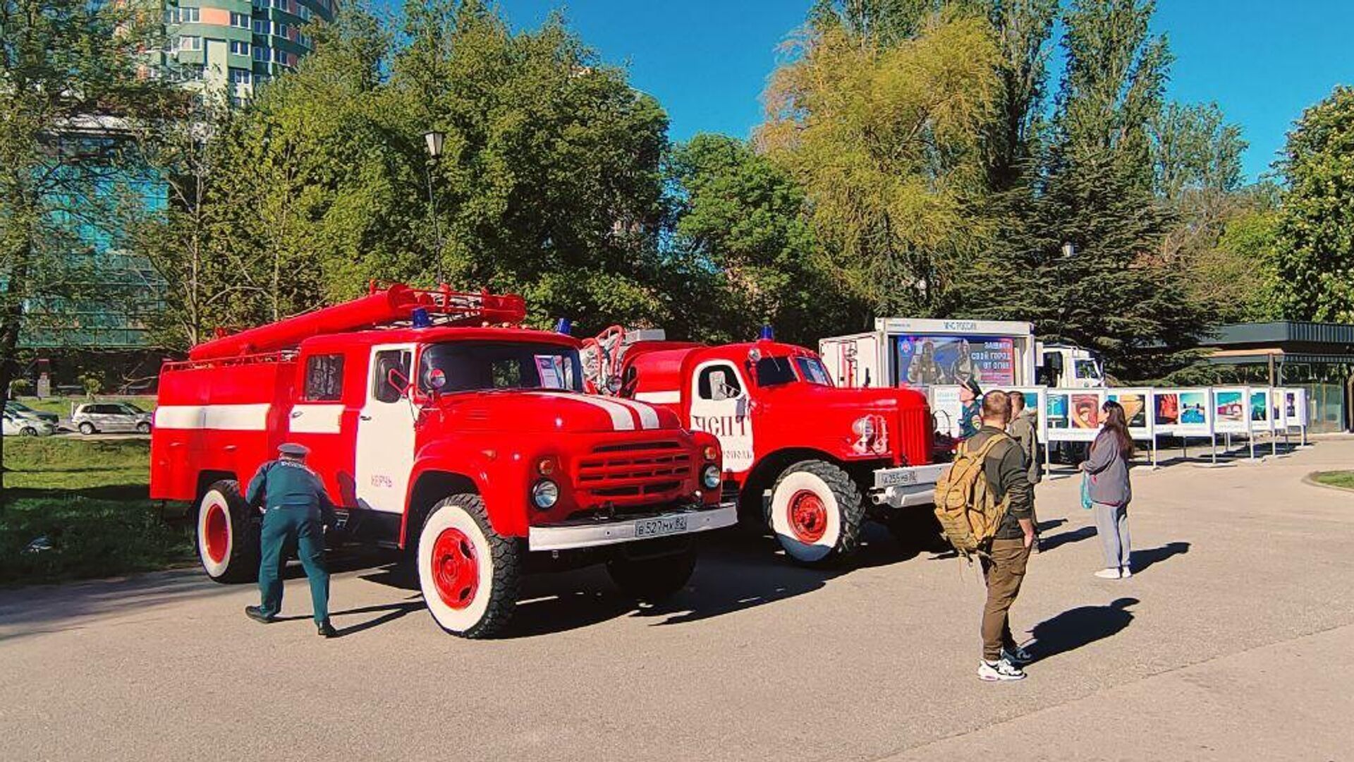 В Симферопольском в парке Гагарина открылась интерактивная выставка пожарной техники В Симферопольском в парке Гагарина открылась интерактивная выставка пожарной техники - РИА Новости, 1920, 30.04.2025
