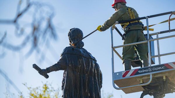 В Севастополе к 9 мая приводят в порядок памятники В Севастополе к 9 мая приводят в порядок памятники