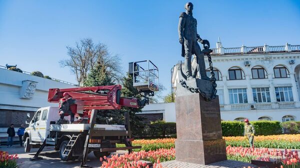 В Севастополе к 9 мая приводят в порядок памятники В Севастополе к 9 мая приводят в порядок памятники