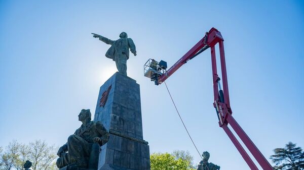 В Севастополе к 9 мая приводят в порядок памятники В Севастополе к 9 мая приводят в порядок памятники