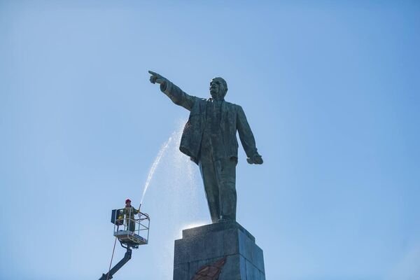В Севастополе к 9 мая приводят в порядок памятники В Севастополе к 9 мая приводят в порядок памятники