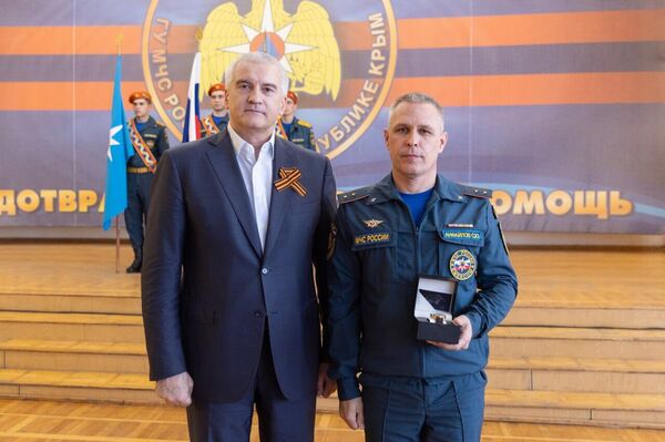 Глава Крыма поздравил крымских пожарных с профессиональным праздником Глава Крыма поздравил крымских пожарных с профессиональным праздником