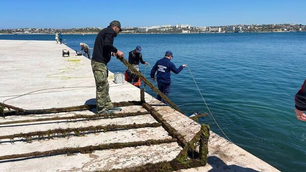 В Севастополе очистили от опасных предметов пляж Хрустальный 