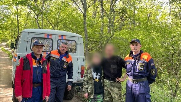 В Симферопольском районе спасатели 8 часов искали мужчину с ребёнком в горно-лесной зоне
