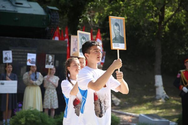 Мемориальный комплекс на Братском кладбище советских воинов на территории Бахчисарайского Ханского дворца Мемориальный комплекс на Братском кладбище советских воинов на территории Бахчисарайского Ханского дворца