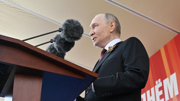 Президент РФ В. Путин и иностранные лидеры на военном параде в честь 80-летия Победы