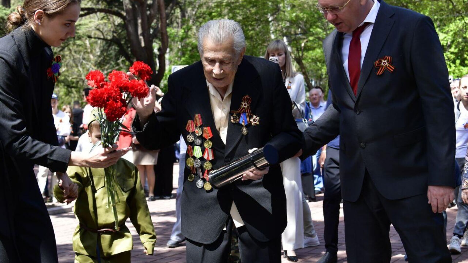 Закладка капсулы времени, в рамках мероприятий, посвященных 80-летию Победы - РИА Новости, 1920, 09.05.2025