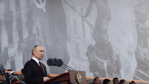 9 мая 2025. Президент РФ Владимир Путин выступает на Красной площади 