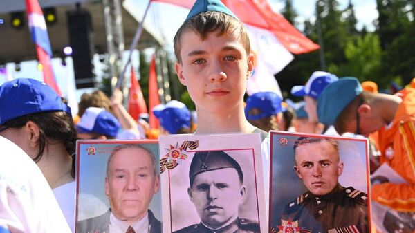 Бессмертный полк в Артеке объединил детей из 35 стран мира