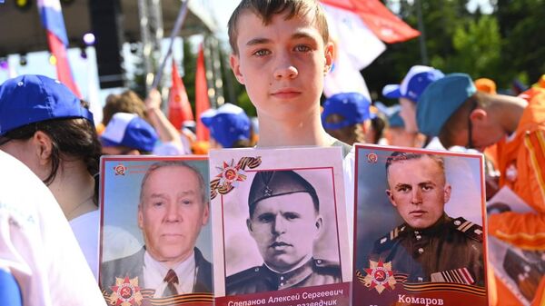 Бессмертный полк в Артеке объединил детей из 35 стран мира