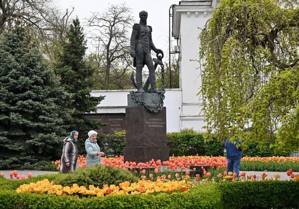 Памятник адмиралу Дмитрию Сенявину в Севастополе. Памятник адмиралу Дмитрию Сенявину в Севастополе.