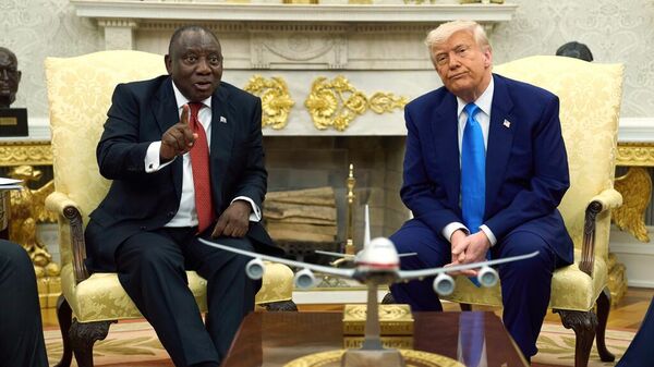 Президент США Дональд Трамп встречается с президентом ЮАР Сирилом Рамафосой в Овальном кабинете Белого дома 
