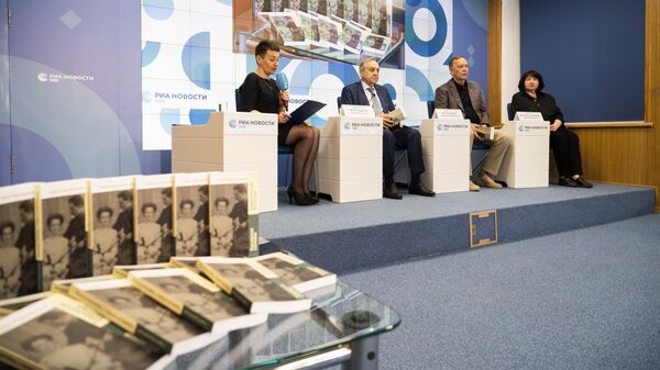 Презентация книги Гарри Каролинского Крымские сонеты Презентация книги Гарри Каролинского Крымские сонеты