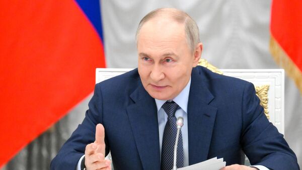 Президент РФ Владимир Путин на заседании наблюдательного совета АНО Россия – страна возможностей