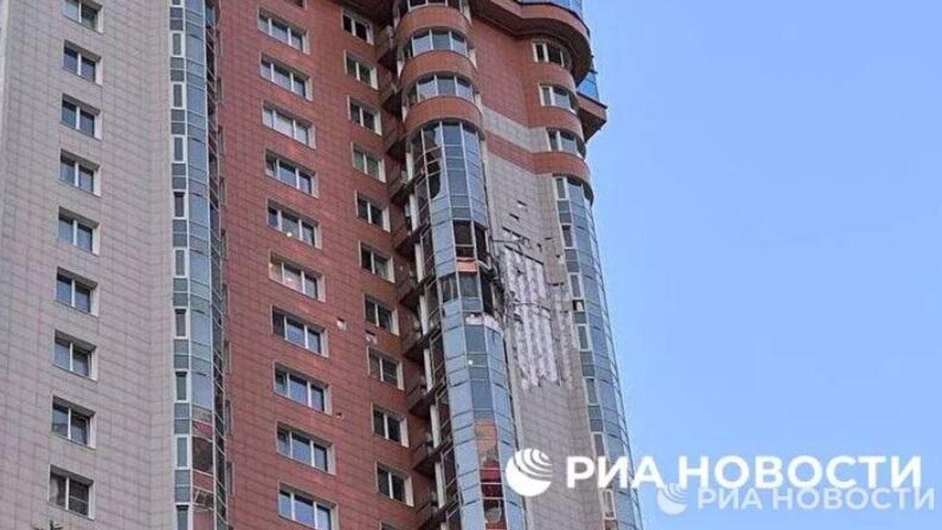Последствия падения обломков БПЛА на проспекте Вернадского в Москве Последствия падения обломков БПЛА на проспекте Вернадского в Москве - РИА Новости, 1920, 29.05.2025