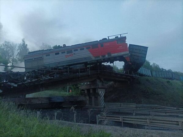 Обрушение моста в Курской области Обрушение моста в Курской области