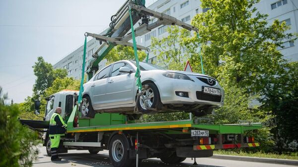 В Севастополе начали эвакуировать автомобили за нарушения правил парковки В Севастополе начали эвакуировать автомобили за нарушения правил парковки