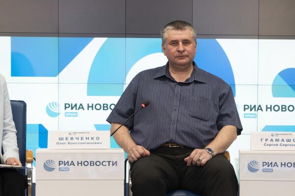 Заведующий кафедрой философии КФУ им. В.И. Вернадского, руководитель Центра стратегического анализа войны и мира Института социально-гуманитарных инициатив Олег Шевченко Заведующий кафедрой философии КФУ им. В.И. Вернадского, руководитель Центра стратегического анализа войны и мира Института социально-гуманитарных инициатив Олег Шевченко