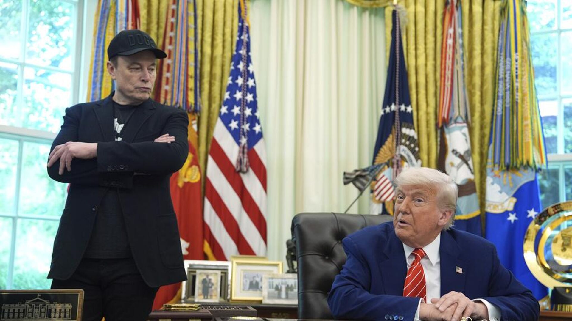 Президент Дональд Трамп с Илоном Маском в Овальном кабинете Белого дома - РИА Новости, 1920, 06.06.2025