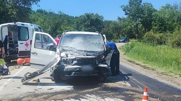 Двух человек заблокировало в авто в Бахчисарайском районе Крыма