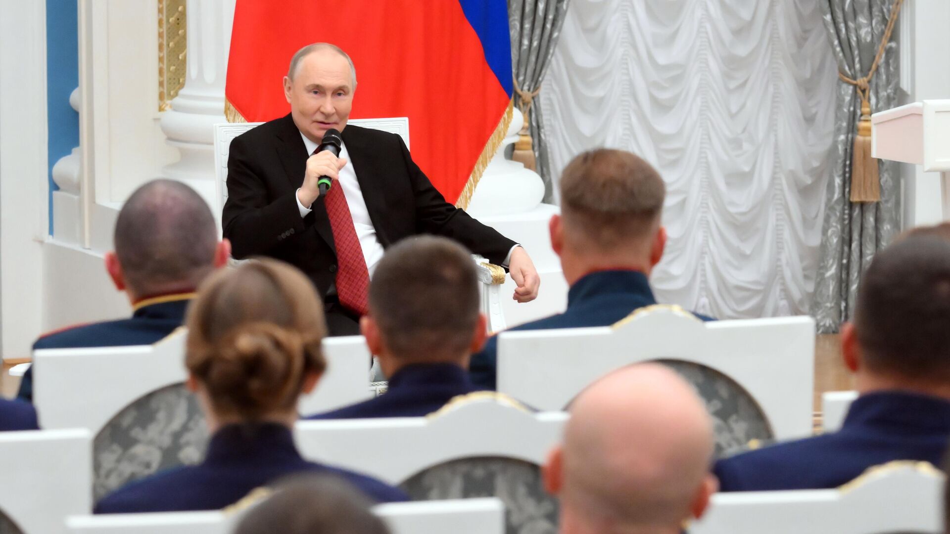 Президент Владимир Путин встретился с участниками программы Время Героев  - РИА Новости, 1920, 12.06.2025