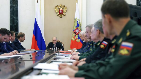 Президент Владимир Путин провел совещание по рассмотрению основных параметров проекта государственной программы вооружения на 2027–2036 годы