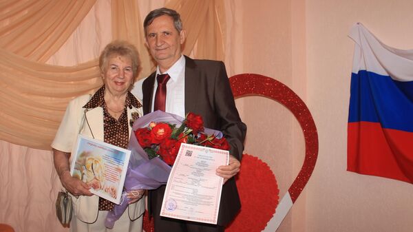 В Крыму в июне поженились две пары в возрасте 76 и 78 лет – минюст
