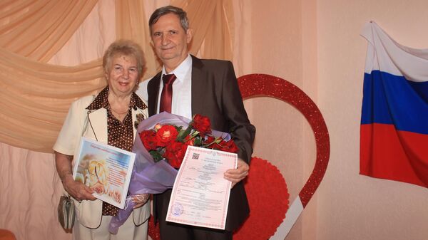 В Крыму в июне поженились две пары в возрасте 76 и 78 лет – минюст