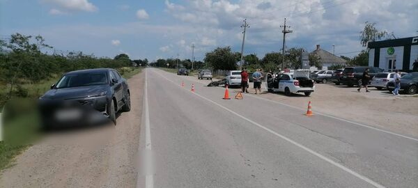 В Ленинском районе Крыма иномарка сбила детей на мотоцикле В Ленинском районе Крыма иномарка сбила детей на мотоцикле